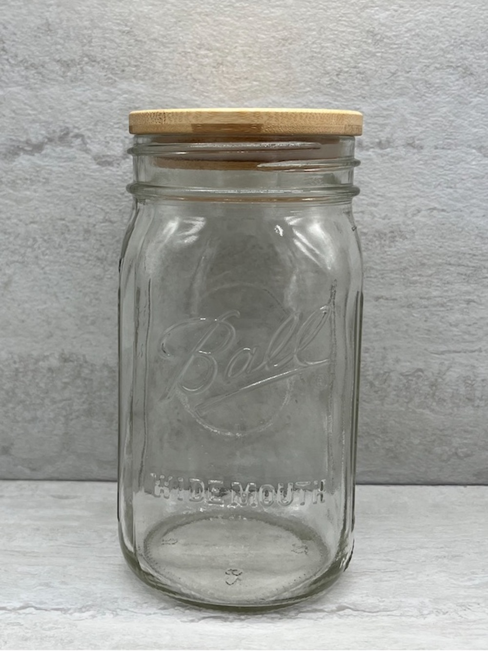 🎊 $7 Ball 32 oz Glass Mason Jar with Wooden Lid